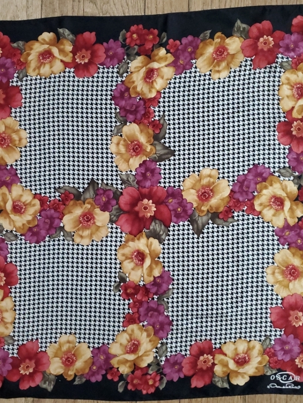 OSCAR DE LA RENTA 100% Silk Scarf BLACK HOUNDSTOOTH FLORAL Vintage Square 20"